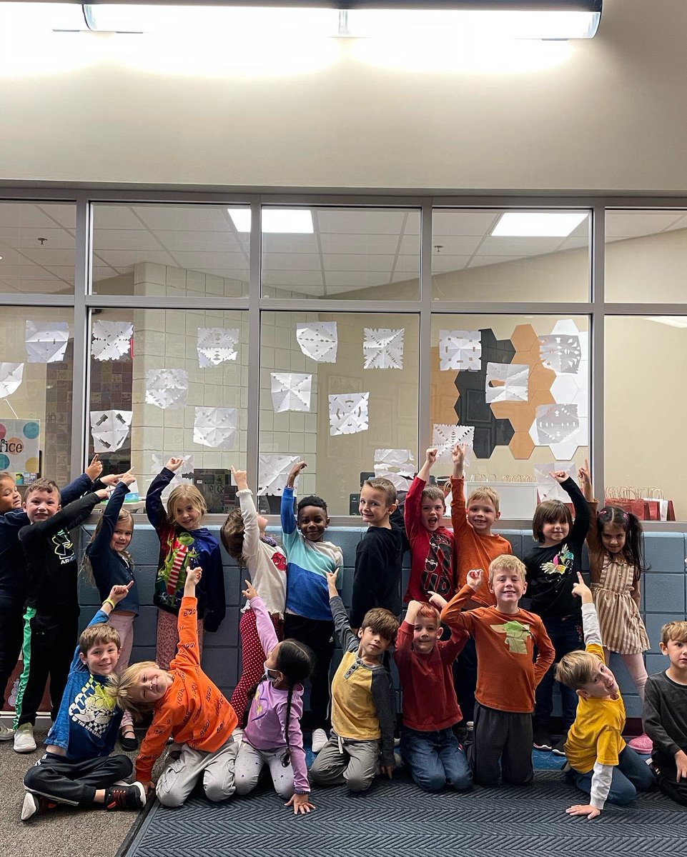 Today we welcomed Cookie and Kindness Acts to kindergarten. We named him and he is asking us to do a kind act each day. Today we were to decorate the office windows with snowflakes. ✅ <a href="/hhehornets/">Hawthorn Hill Elementary</a> <a href="/LSR7/">Lee's Summit R-7 Schools</a>
