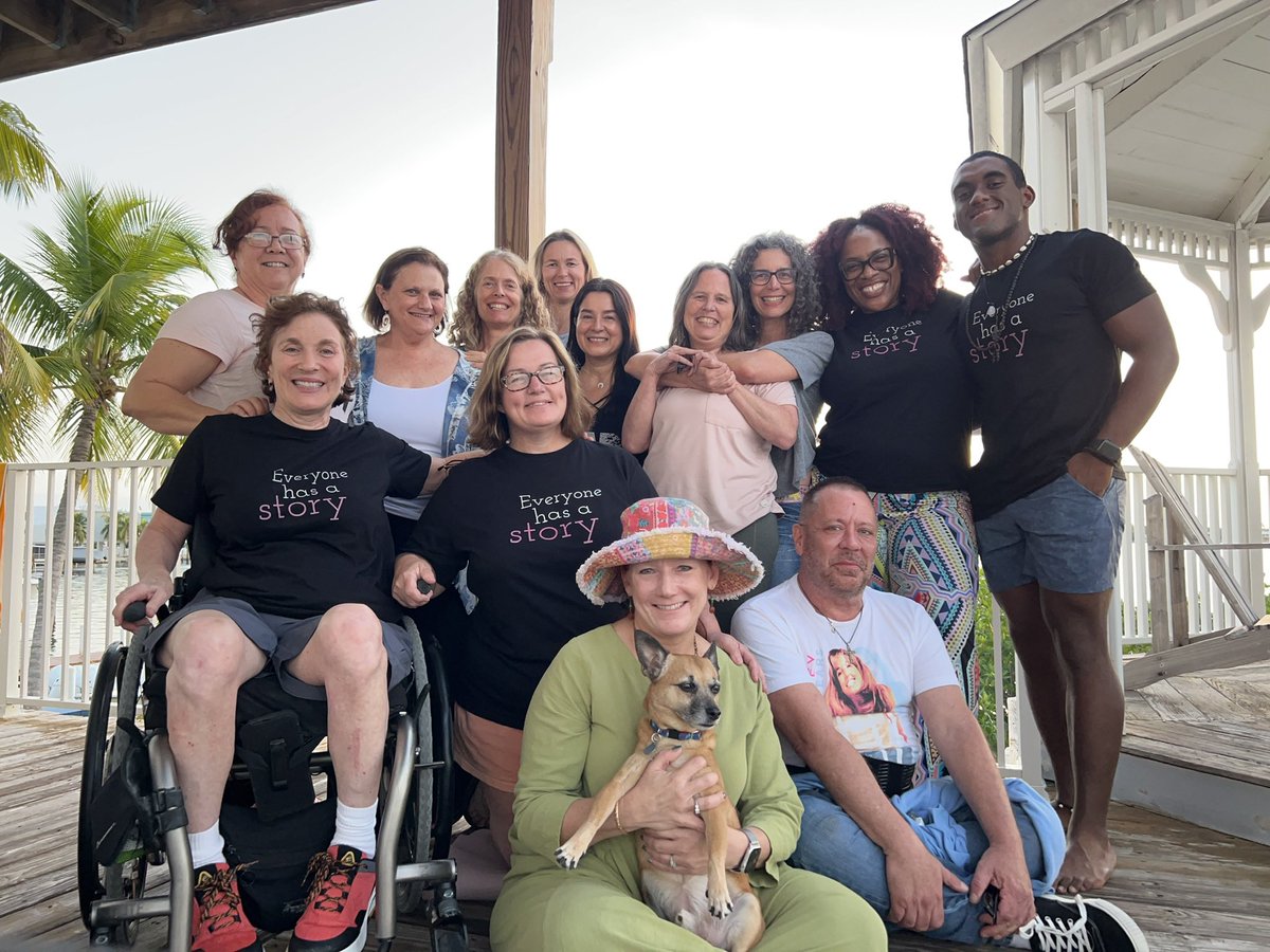 ZorinaExie's tweet photo. Official @wrtgclassradio 2022 Key Largo Group Pic #writerslife #writers #writerscommunity #writingclassradio https://t.co/Q8Qq6xaesO