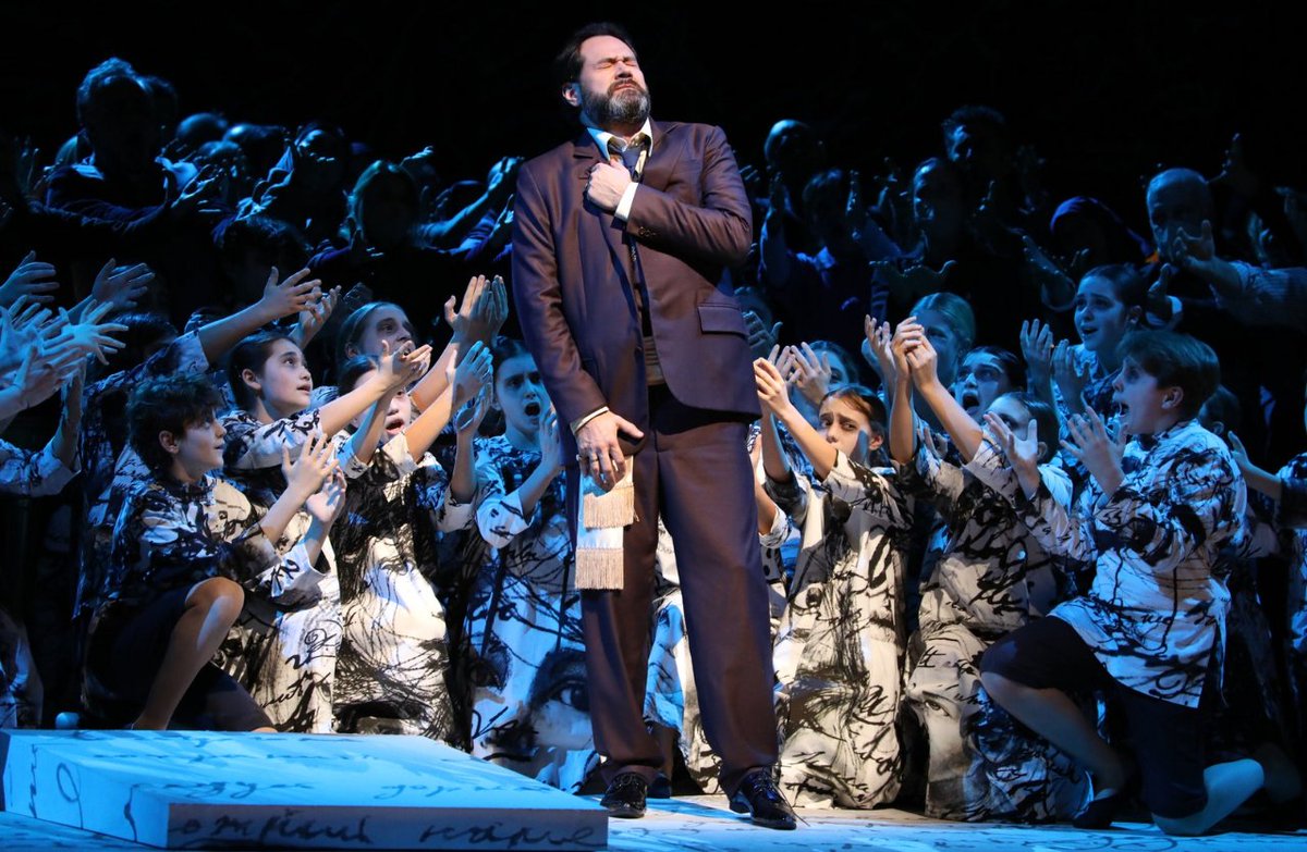 isopaci's tweet photo. Il coro (i cori) del @teatroallascala è una delle cose migliori che abbiamo oggi in Italia 
#PrimaScala #BorisGodunov https://t.co/8rC6OGrx81