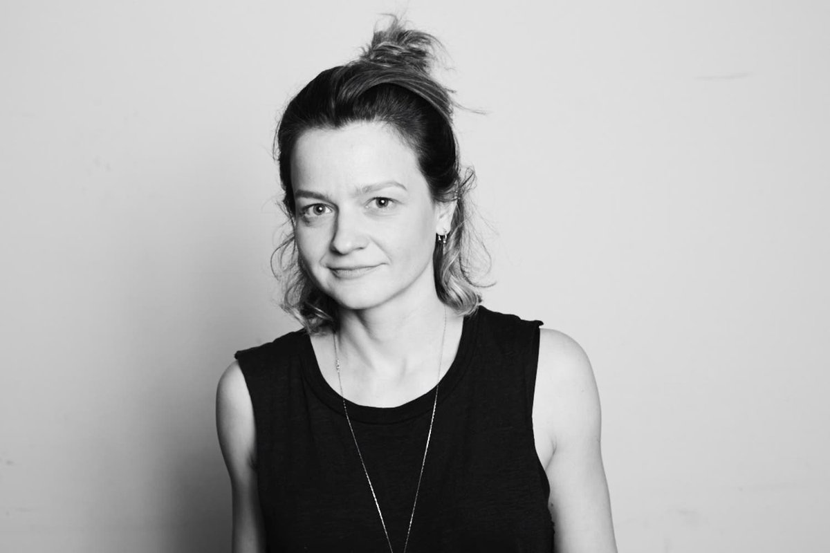 FestCineHabana's tweet photo. "Carolina Markowicz prefiere los riesgos. Vivirlos y verlos. Nació en un pueblo rural de Sao Paulo y habla portugués, inglés y español. Quizá sea el motivo por el que estos elementos convergen en su ópera prima Carbón. (...)" https://t.co/EcCU7mioSp