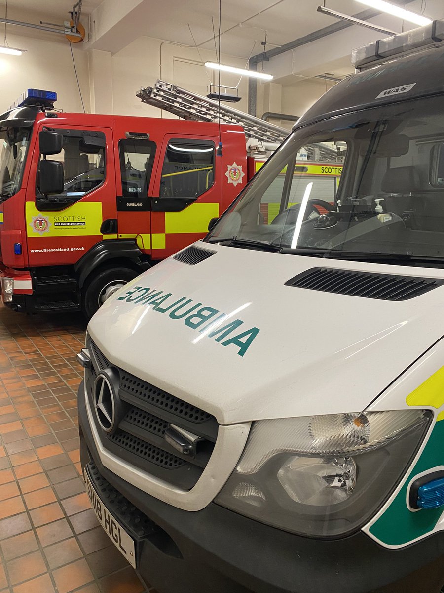 mcleanallan02's tweet photo. Some joint training tonight with @fire_scot @SCFLSO Dunblane & @Scotambservice great partnership working looking forward to more #bluelighttraining https://t.co/muKu025Vr4