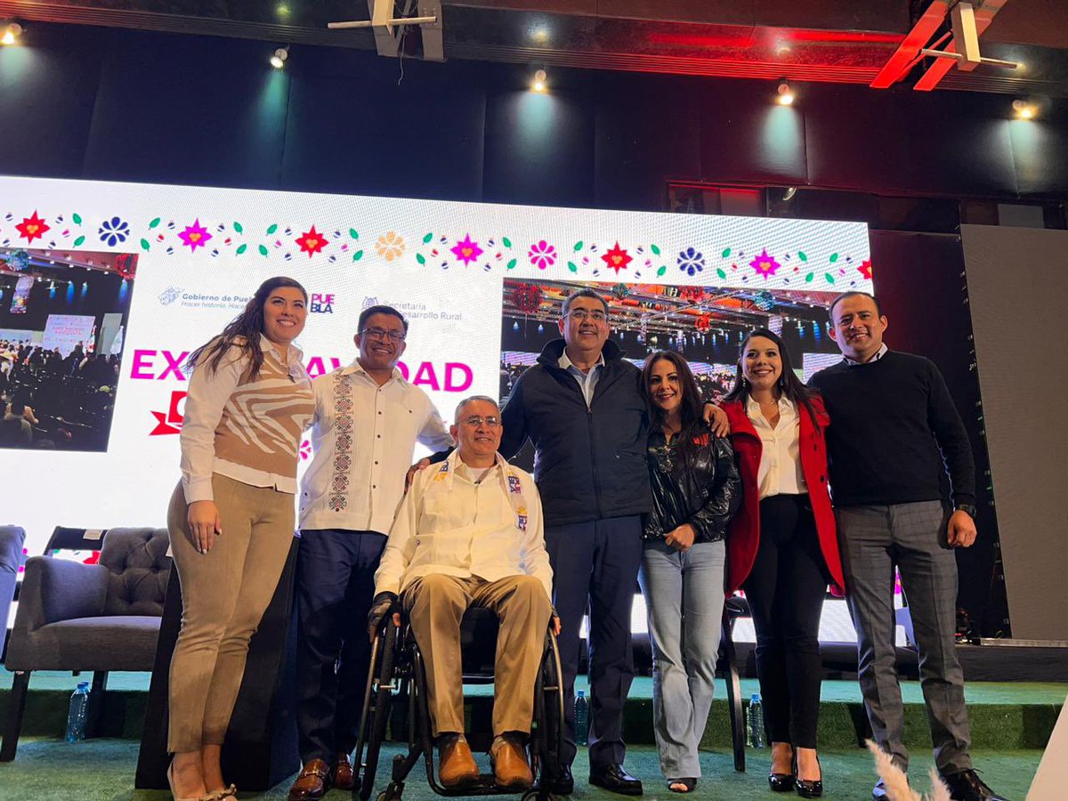 edgargarmendia2's tweet photo. ✅#Impulso Ven a la #ExpoNavidad #OrgulloPuebla 2022 ➕de 200 expositores de 60 municipios, ofrecen en el Centro de Convenciones, ➕ de 600 productos: miel, café, nochebuena, botanas y artesanías, gracias a esta iniciativa del gobernador @MBarbosaMX 
#CompraLocal
#HacemosCamino https://t.co/5KeOf7rnCr