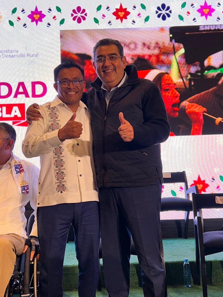 edgargarmendia2's tweet photo. ✅#Impulso Ven a la #ExpoNavidad #OrgulloPuebla 2022 ➕de 200 expositores de 60 municipios, ofrecen en el Centro de Convenciones, ➕ de 600 productos: miel, café, nochebuena, botanas y artesanías, gracias a esta iniciativa del gobernador @MBarbosaMX 
#CompraLocal
#HacemosCamino https://t.co/5KeOf7rnCr