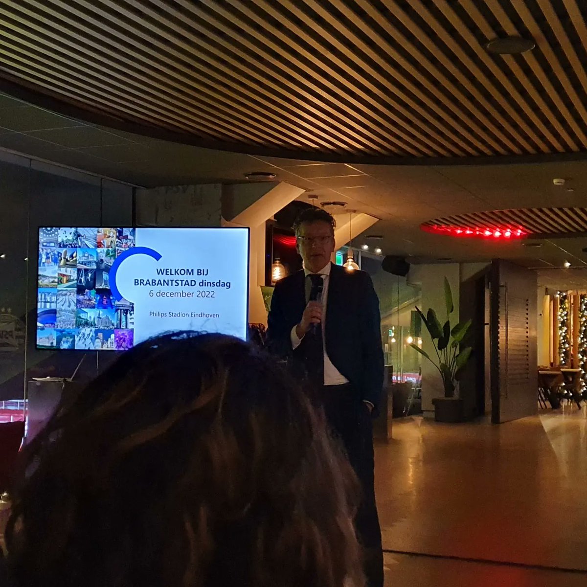 JAMvanKessel's tweet photo. Gisteren inspirerende bijeenkomst van BrabantStad @PSVBusiness @Eindhoven met Burgemeesters, wethouders 5 grote Brabantse steden, GS en CdK Brabant. Na een mooie speech van Toon Gerbrands mocht ik als #stadsgezant iets vertellen over #Brainport voor Iedereen en samenwerkingen! https://t.co/OjVcQiaZR9