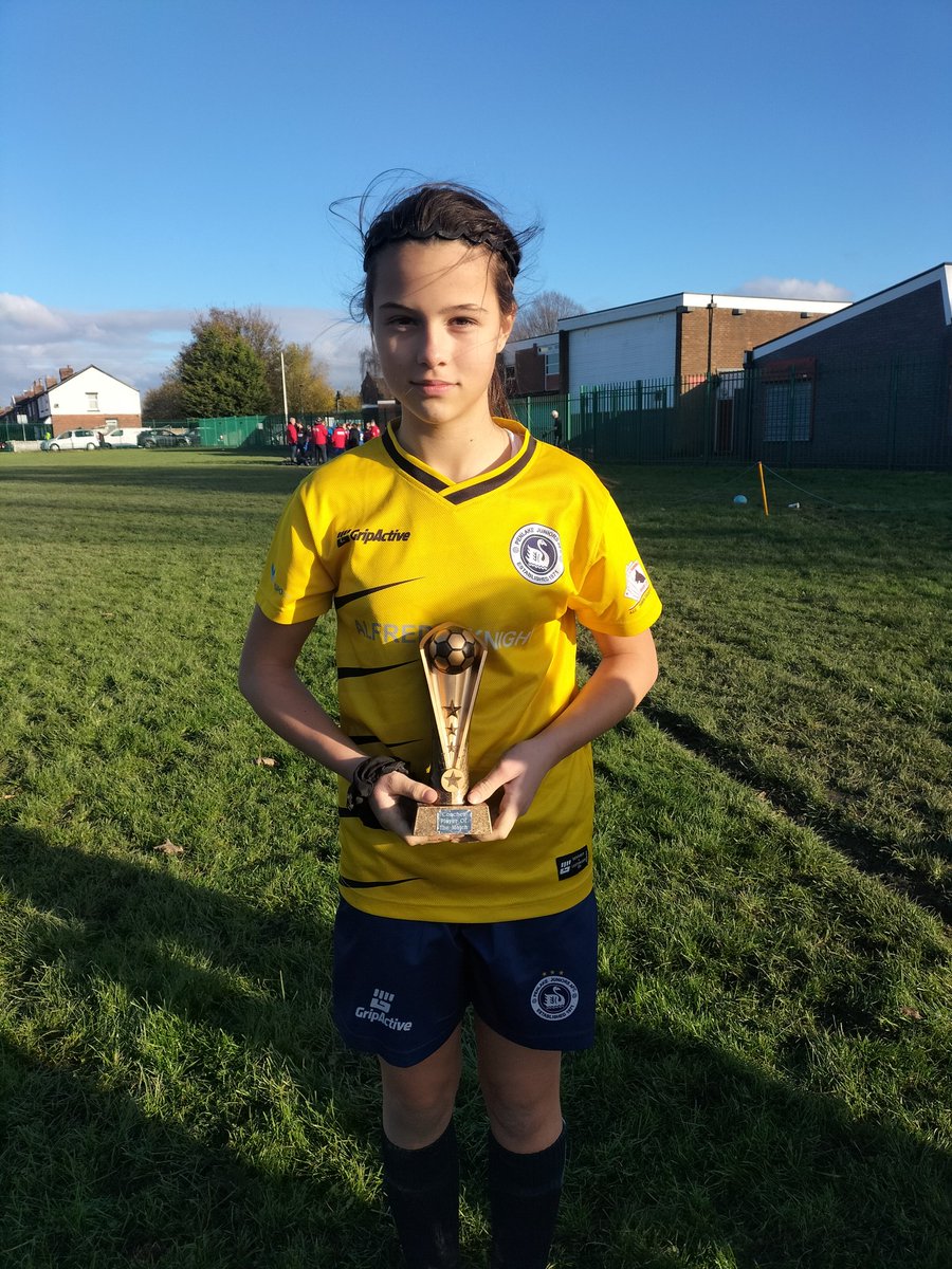 9Penlake's tweet photo. Evie picked up MOM from the coaches absolute beast mode https://t.co/ytehDTUIF1