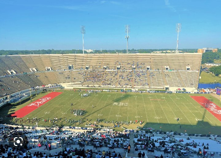 brenden_shipp's tweet image. Extremely blessed to say I received my first D1 offer from Mississippi Valley State University!! Huge thanks to @red01001 @CiscoWranglerFB @Coach_GPadgitt @CoachMat26_ @bobby_sippio