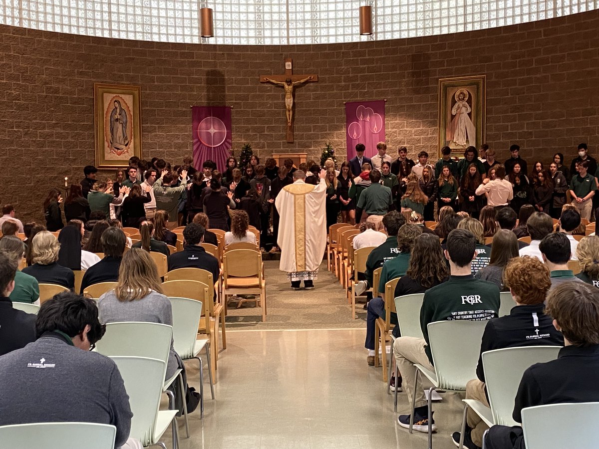 FGRHSAA's tweet photo. Fr. Ryan prayed a blessing over the senior class in preparation for their Kairos Retreat this week. For the next three days, their focus will be on strengthening their relationships with God and with each other.
#Intentionaldiscipleship https://t.co/D8OQHmqltc