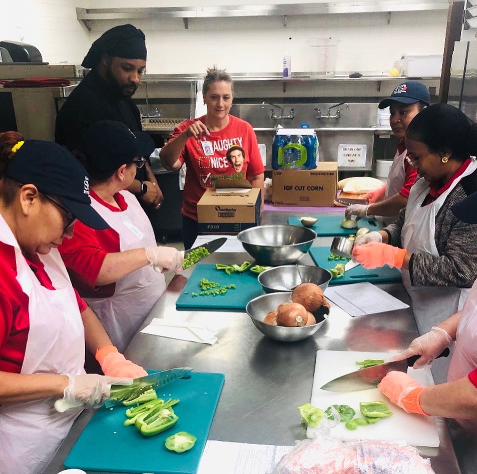 gisdnutrition's tweet photo. Chef Kevin lead our first hands-on new hire culinary training class yesterday!
Come join our team, meet #ChefKevin and #serveupsmiles!
https://t.co/vLnT5RrYvk
#WeareGISD #schoollunchheroes #lunchlady #lunchlad https://t.co/O7njqg9lR2