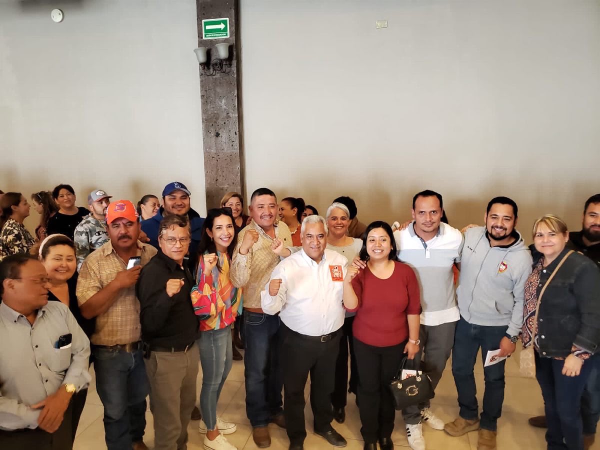 EverardoPadron5's tweet photo. Esta tarde estuve con mis amigas y amigos de #Cuatrocienegas con quienes expusimos el Proyecto Institucional y los invitamos a participar en el ejercicio democrático por el bien de nuestra querida #Sección5.

Tenemos poco tiempo y mucho por hacer, siempre unidos avanzando. https://t.co/7sc9n22k0J