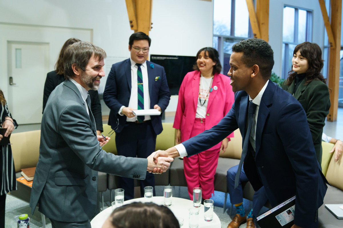JustinTrudeau's tweet image. Let’s face it. Young people are going to bear the brunt of climate change and biodiversity loss. But that doesn’t mean it’s for them to deal with on their own. When we sat down with @EnvironmentCA’s Youth Council today, we spoke about how we can keep making progress together.