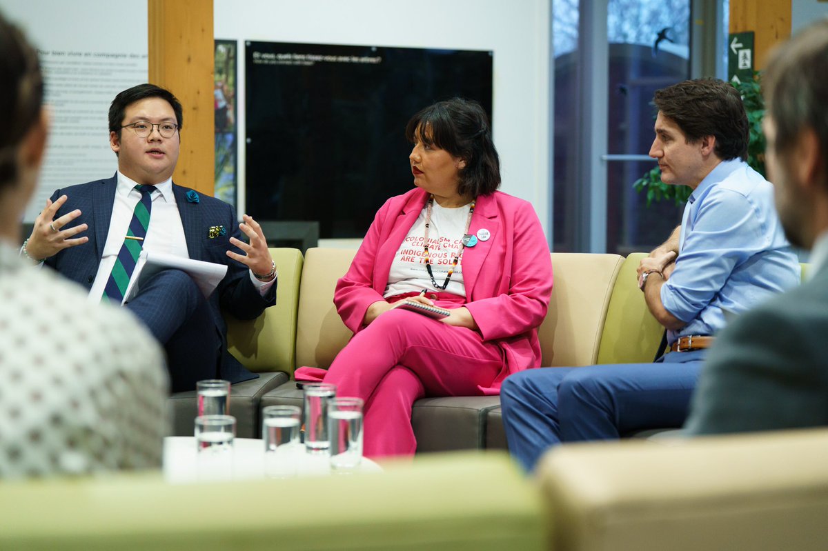 JustinTrudeau's tweet image. Let’s face it. Young people are going to bear the brunt of climate change and biodiversity loss. But that doesn’t mean it’s for them to deal with on their own. When we sat down with @EnvironmentCA’s Youth Council today, we spoke about how we can keep making progress together.