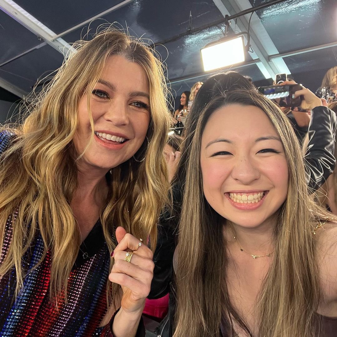 PompeoLatest's tweet photo. Ellen with fans at the #PCAs  last night https://t.co/6mVJgXo45E