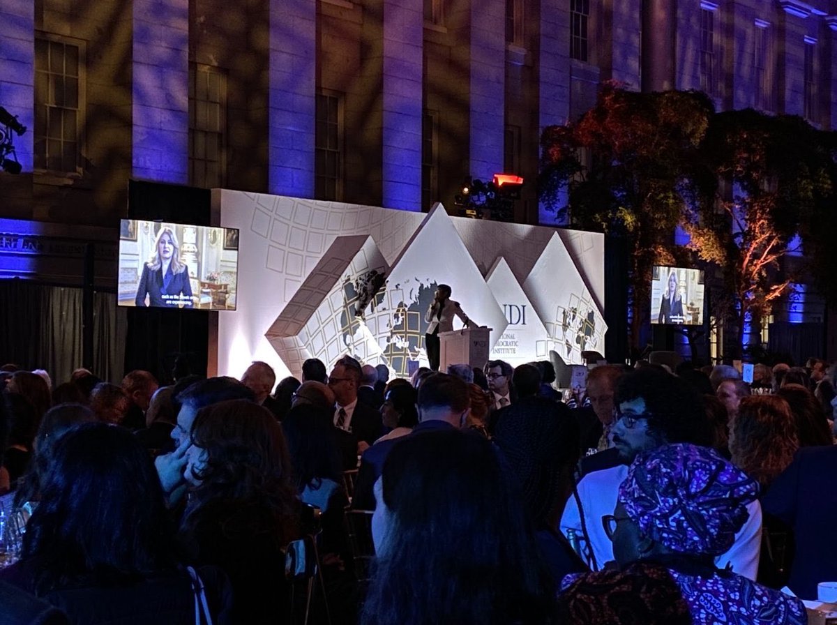 „Democracy is only as strong as our everyday engagement with it, it suffers when we do not defend it.“
🇸🇰 President <a href="/ZuzanaCaputova/">Zuzana Čaputová</a> received the Madeleine K. Albright Democracy Award '22 for her commitment to persevering the promise of #democracy in 🇸🇰, Europe &amp; around the world.