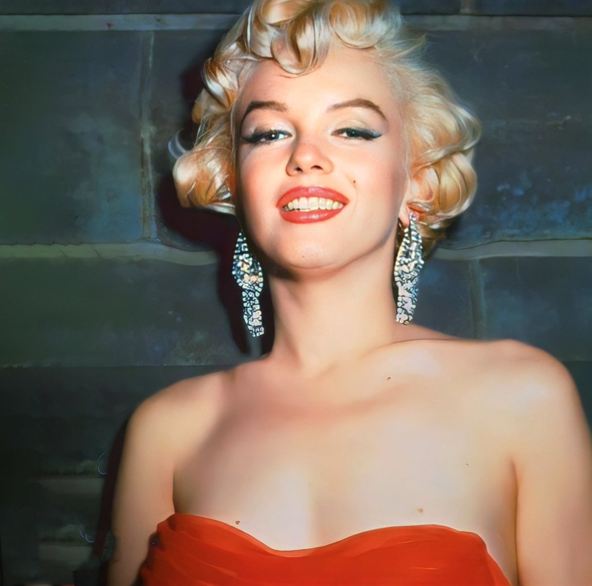 Always ready for a photo opportunity. Classy, and sassy! 💋
~ Marilyn Monroe
