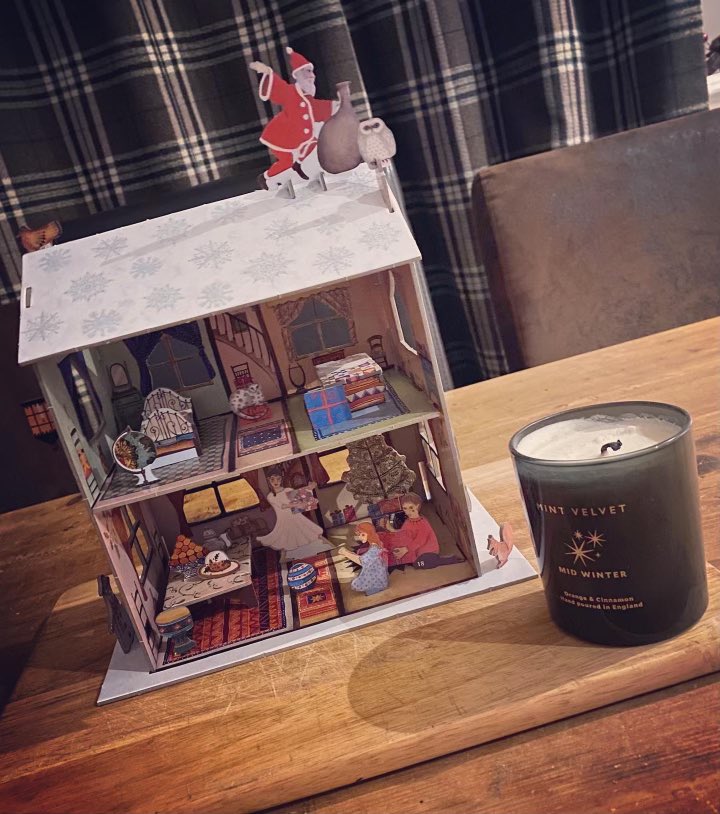 hannahs7's tweet photo. Love building old advent calendars #rogerlaborde #decoration #christmas ✨ https://t.co/1BwFCpI3mR