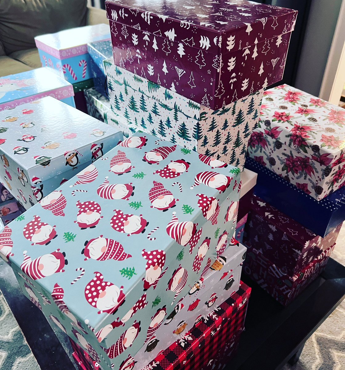 daisyanne39's tweet photo. Hey Halton folks! The Shoebox Project of Halton needs your donations!

Please consider donating a treat filled shoebox at one of our drop off locations. 

We support 800 women in our community! @NewsInOakville @InsideHalton https://t.co/sDlcqDwEoF