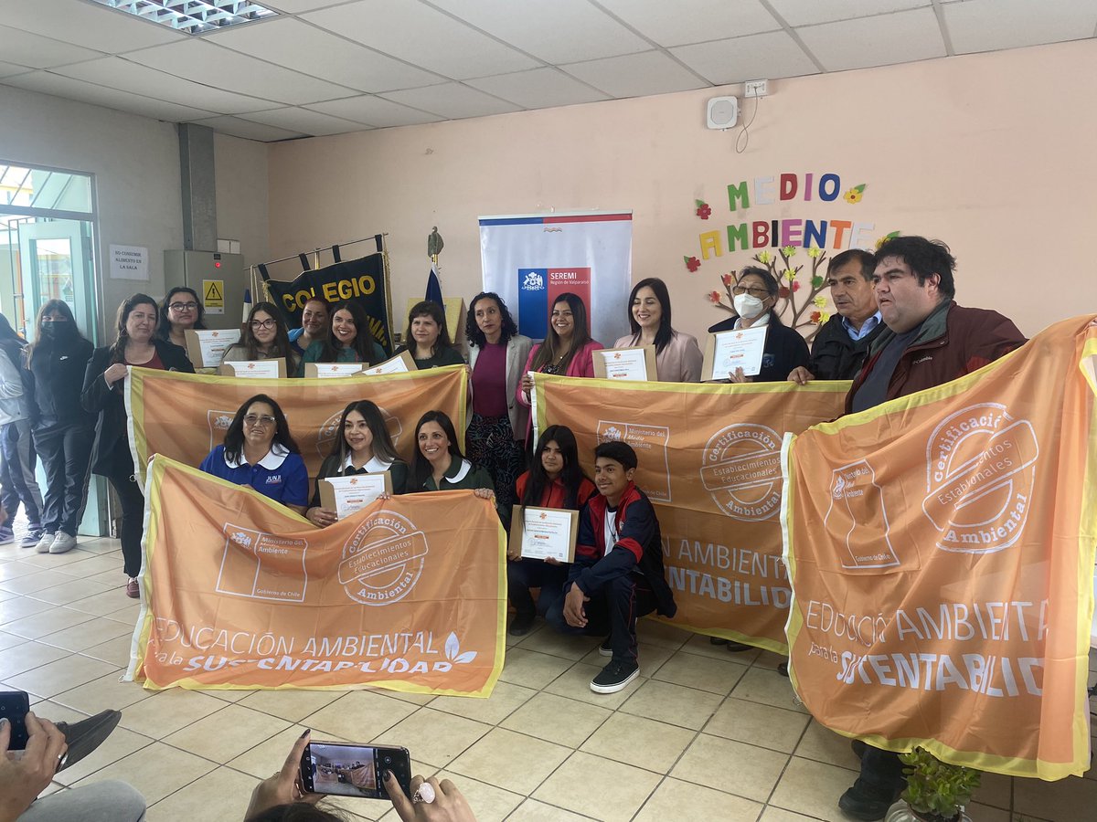 daem_stodomingo's tweet photo. 5 establecimientos educacionales de @santodomingocl reciben #CertificaciónMedioambiental en niveles intermedio y ♻️🌱🌎 Escuelas: El Convento, Escuela Bucalemito y Claudio Vicuña. Jardines Infantiles: Los Maitenes y Madre Tierra. 💚✅♻️💚 https://t.co/RPNyKD9q7a