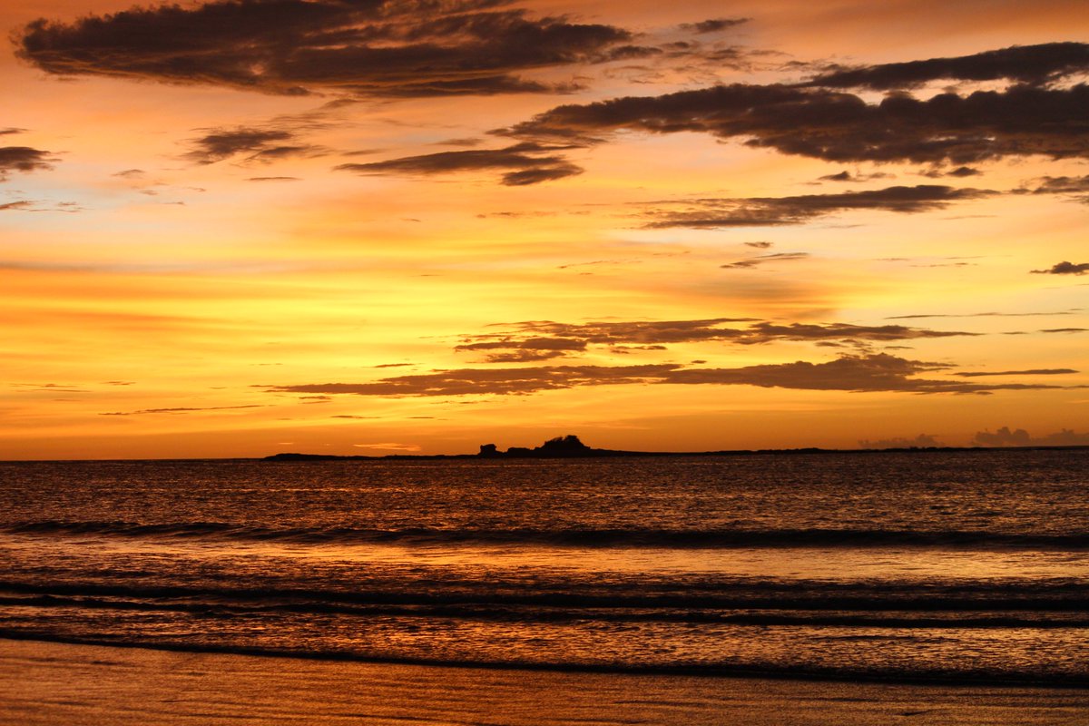 A breathtakingly beautiful Pacific Northwest Costa Rican sunset.