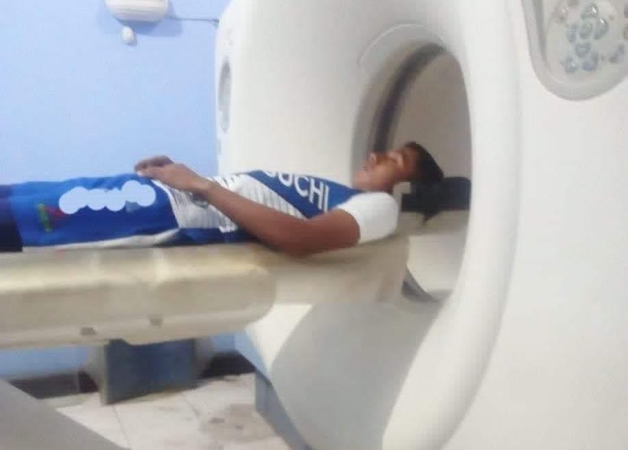 BryantEEA's tweet photo. Yo haciéndome una tomografía para ver qué tenía en la cabeza cuando quise estudiar odontología https://t.co/cd7Nkfqk00