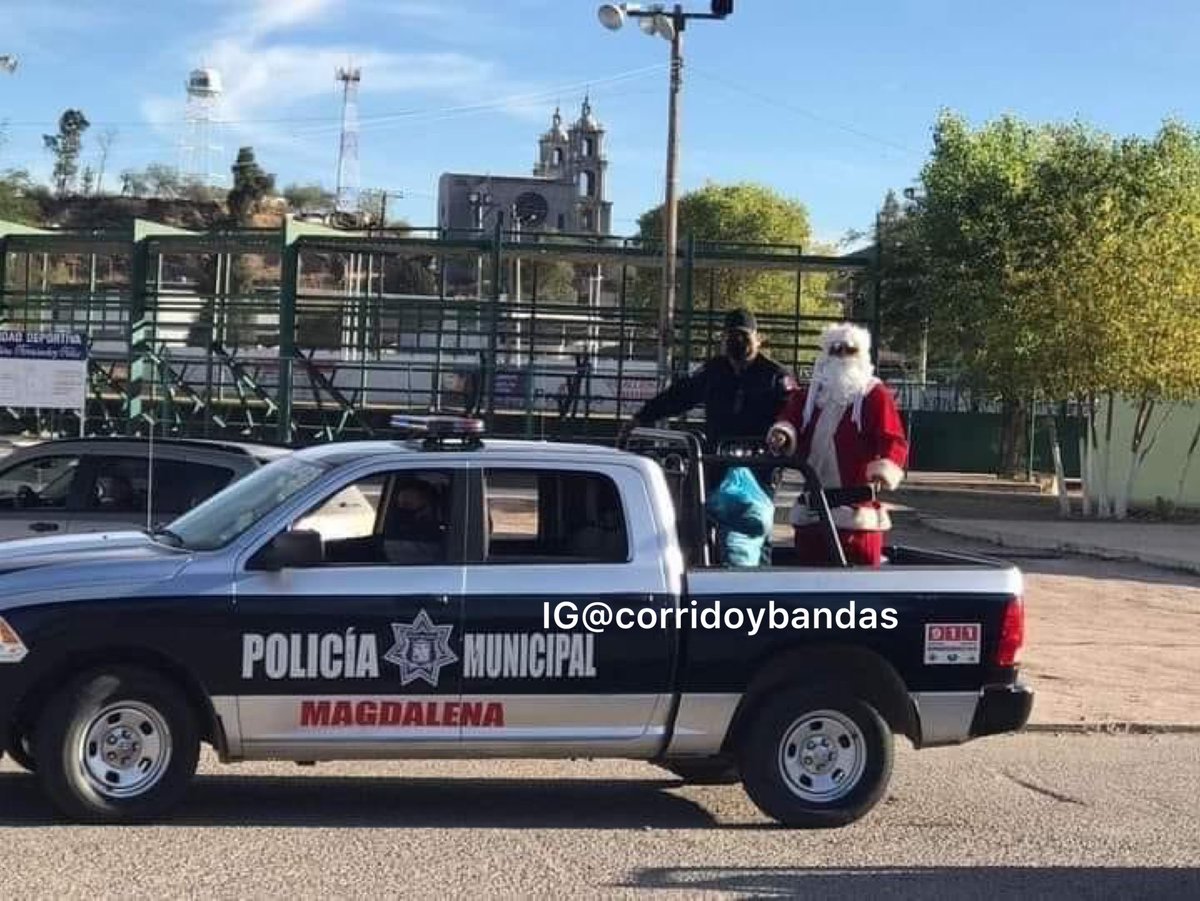corridosybandas's tweet photo. Valió vrga los regalos raza https://t.co/S5fJJGa4G0