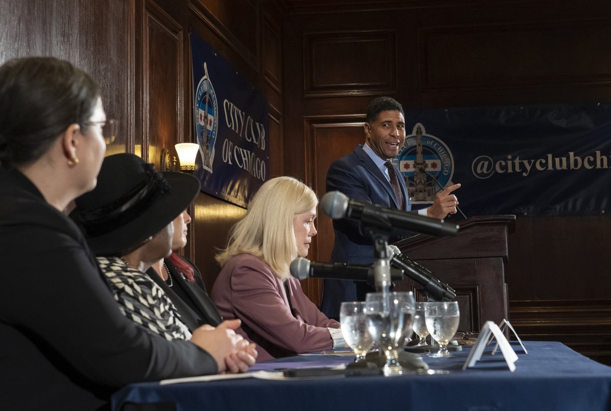 CityClubScene's tweet photo. Future of Chicagoland Transit @CityClubChicago @RTA_Chicago @LReddenRTA @KDillardRTA @DelgadoRep @cmapillinois @hgchissell #TalkCityClub https://t.co/EZEq5SLVfp