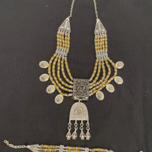 LakshmanjooAcad's tweet photo. LOOK! unique and precious pieces of jewelry for sale at our #auctionfundraiser
https://t.co/rsI1yhfpj9
#auction #nonprofit #fundraiser #art #donate #charity #love #christmas #handmade #gift #fundraising #giftideas #antique #support #jewelry #forsale #donation #AntiqueSilver https://t.co/gEp4weeBrW
