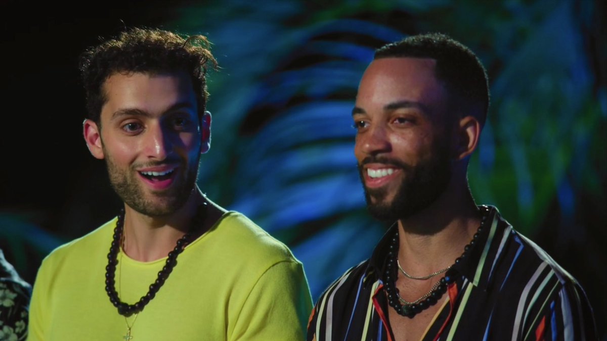 teasleymusic's tweet photo. am i just on vacation or do i make a connection with someone? 2 new episodes 💧 tonight #BackInTheGroove #josht https://t.co/M9BIeBmFmk