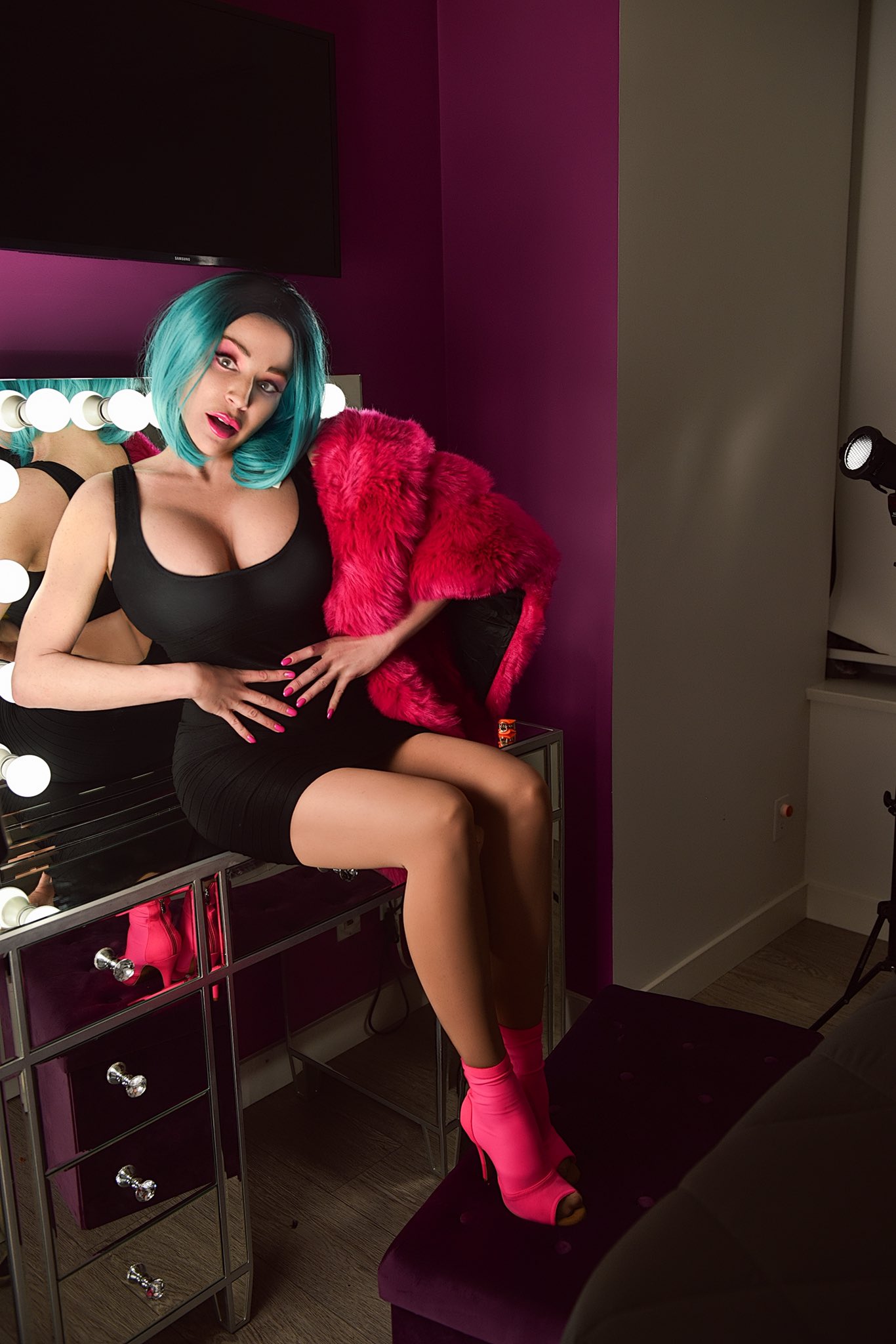 ❤️Classy Angel ❤️Your Plus One! on X: Think you can fit your hands around  my waist? You should come and try😘 🧡Based in Vancouver❤️  t.co7gxZg0To1e  X