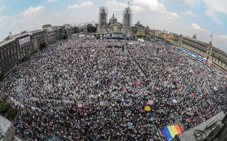 MissSunshine4's tweet photo. Acá no somos Perú 🇵🇪 fachos de mierd@, Andrés Manuel @lopezobrador_ tiene mucho pueblo que siempre lo respalda. 
Por si pensaban que podían hacer algo similar nomás les digo:

Acá si ruge el 🐅 y ruge fuerte. ¡Viva México! 🇲🇽 ¡Viva Andrés Manuel López Obrador! https://t.co/w8mccT7G5p