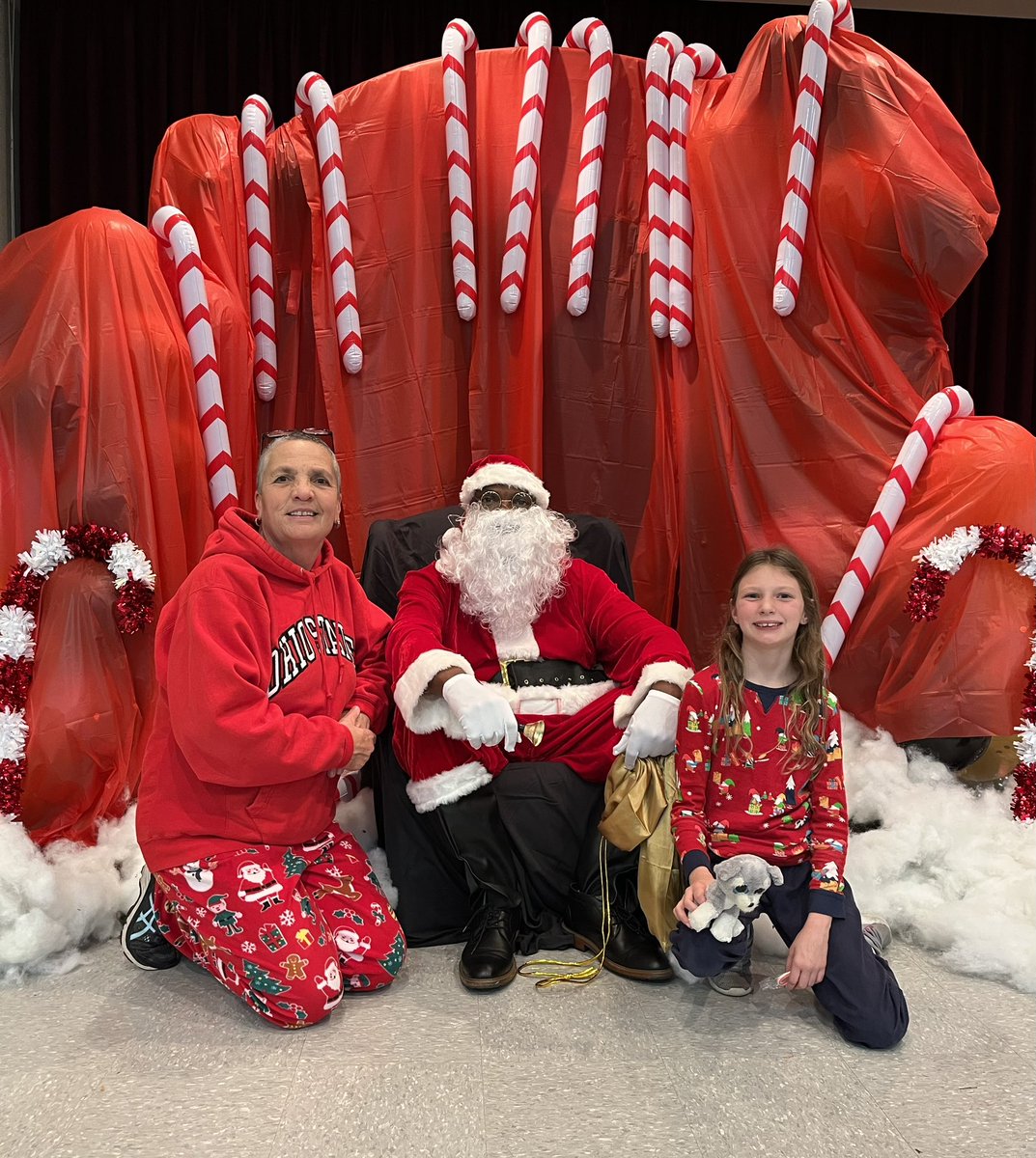 creddings_katie's tweet photo. LEC volunteering at Santa Night with Partnership for Children and families. @LEC_CCCC  @leecountypfcf https://t.co/f65qaI1eL4