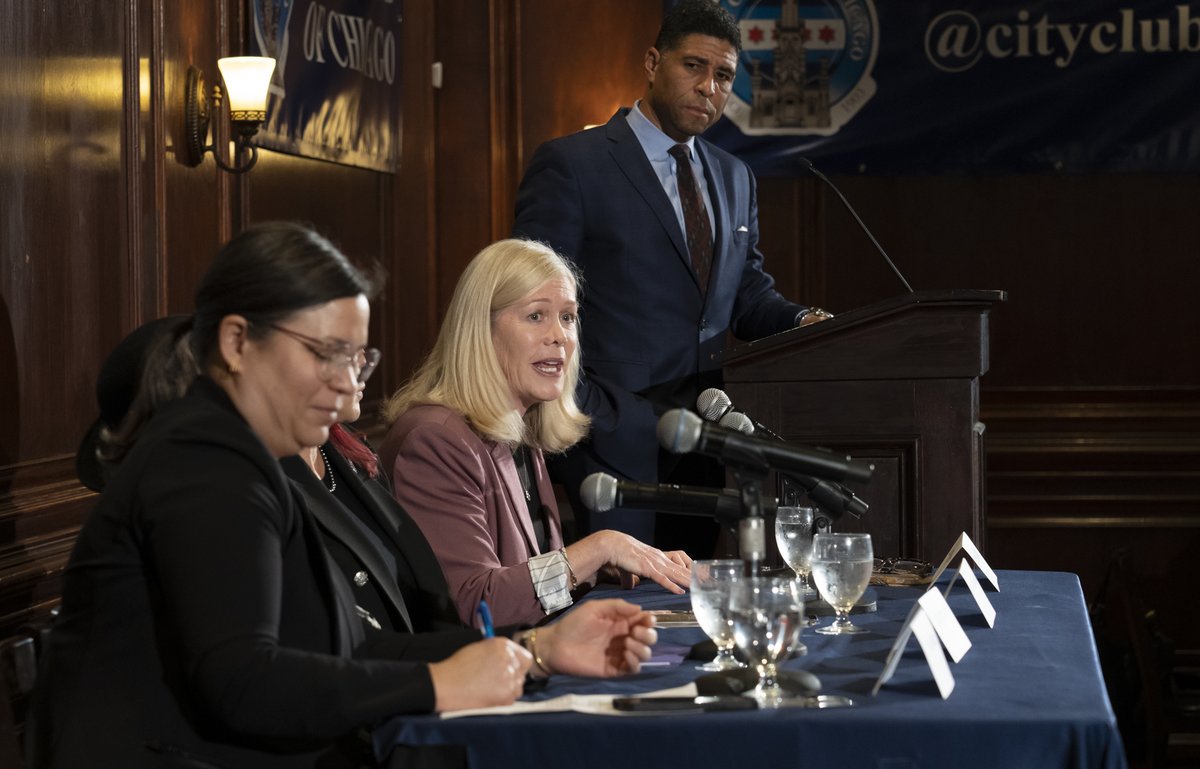 CityClubScene's tweet photo. Future of Chicagoland Transit @CityClubChicago @RTA_Chicago @LReddenRTA @KDillardRTA @DelgadoRep @cmapillinois @hgchissell #TalkCityClub https://t.co/EjkCBkUVck