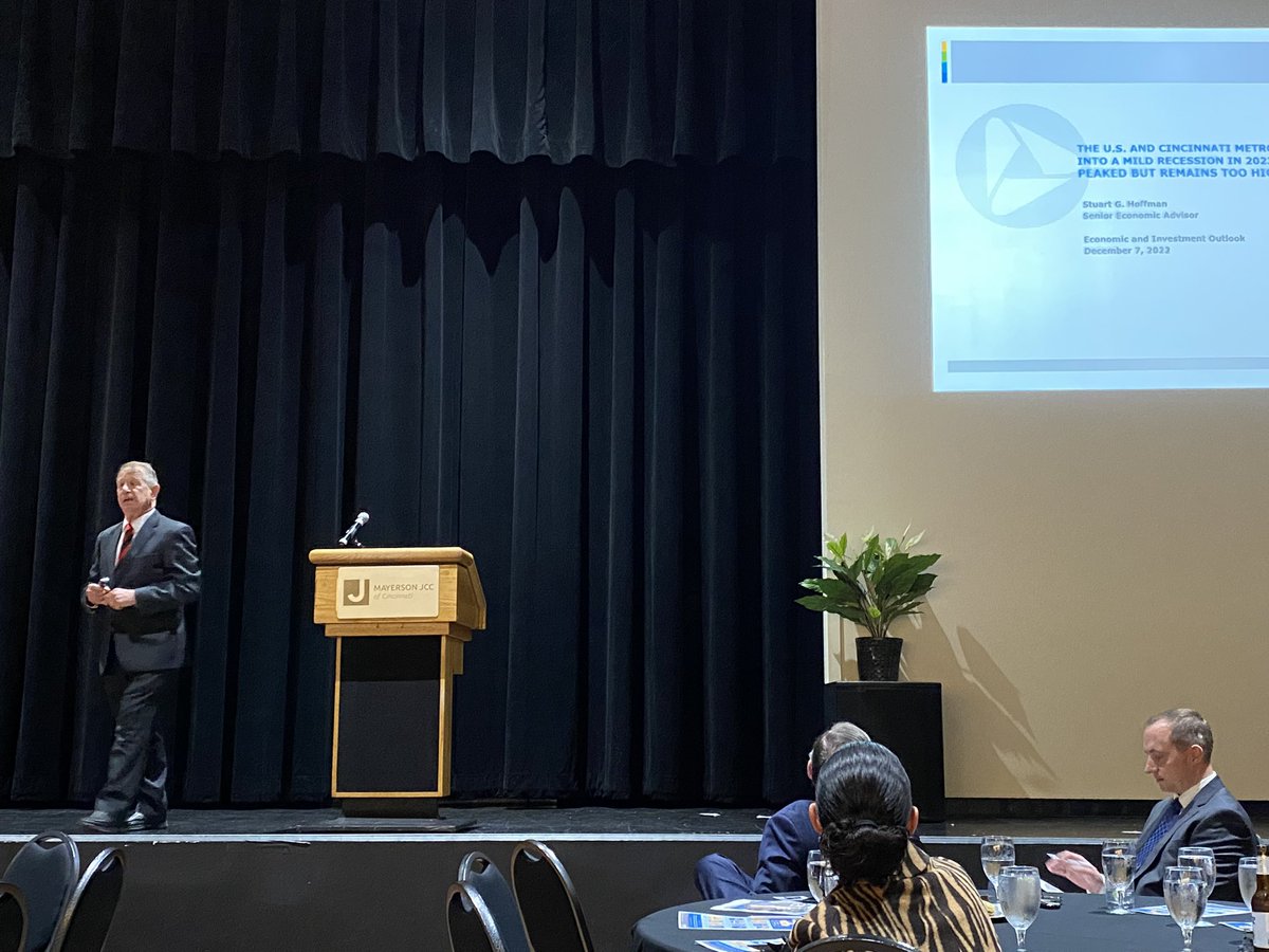 Craig_PNC's tweet photo. RIGHT NOW: I’m in #Cincinnati where @PNCBank senior economic advisor Stuart Hoffman is discussing a recession, inflation and the local economy with clients. https://t.co/eqJ9Df3KDb