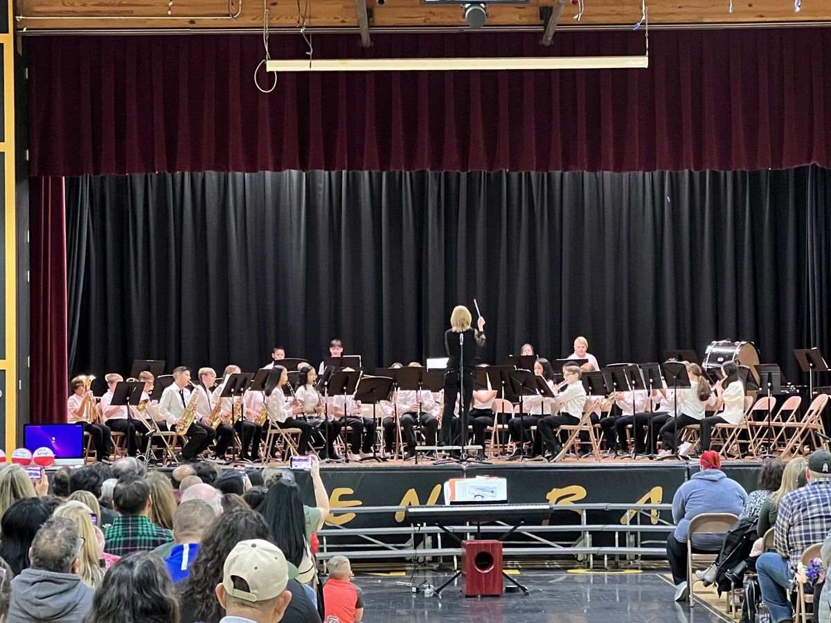 DDEGambino's tweet photo. The 6th grade Band kicks off this year’s DDE Winter Concert! ⁦@DDESBand⁩ https://t.co/7ZjefaRFnU