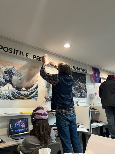 FamHelp's tweet image. Here is a student at Red Mountain Colorado getting to put up their certificate stating that they are the positive peer of the week, which is voted on weekly by everyone in the class.

#AcademicSuccess #PositiveAcademics #PositivePeer