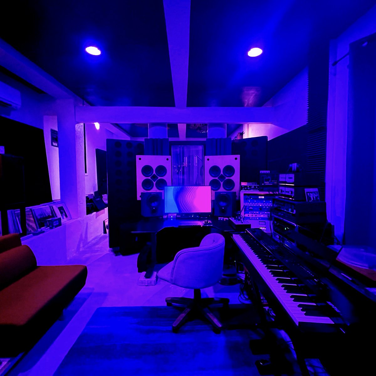 allenclapp's tweet photo. New studio. New life. Now recording reggae, funk and rock. No indiepop allowed! JK. 🤣 Bring it. We'll make it! #recordingstudio #virginislands #stjohnusvi #usvi #coralstar #dub #reggae #islandsound #indiepop https://t.co/yuUSr0IHL9