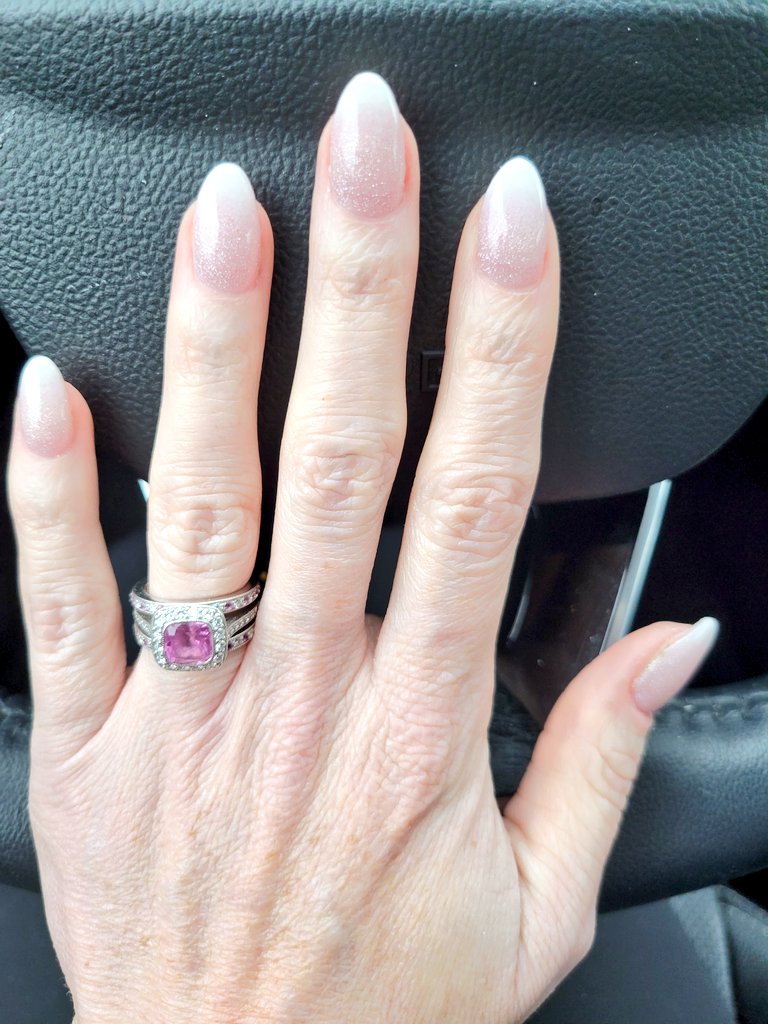 ᘺᕼᓍᗷᗩᘿtheElf🎄🏈🧡 on Twitter "I'm obsessed with my nails! I couldn't get