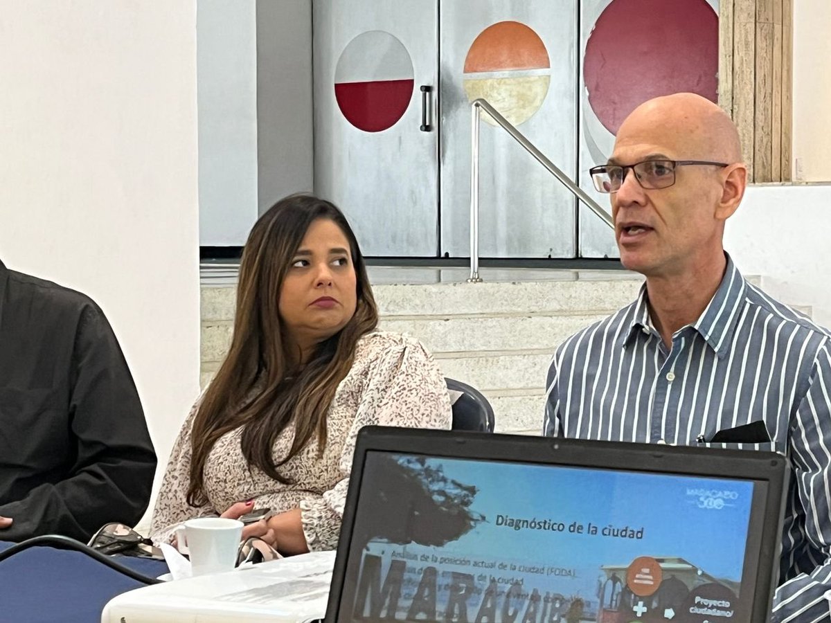 Maracaibo500's tweet photo. Visitamos la sede de la institución cultural multidisciplinaria por excelencia de Mcbo, @CBAAteneo. 

Conversamos sobre el proyecto de transformación que busca hacer de la Tierra del Sol Amada, referencia urbanística tanto a nivel nacional como internacional

#HaciaLos500Años https://t.co/eFJIwosgk2
