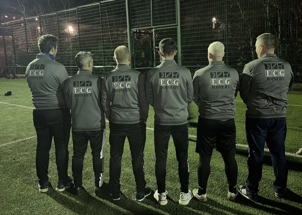 LAFC2015's tweet photo. Massive thank you to @LtdEcg for sponsoring our 2015’s training kit, and coaches jumpers. This wouldn’t be possible without your kind donation🙌🏼😁

Players and Coaches Christmas Day out on Sunday, then our final session of the year on Wednesday🎅🏼🎁 https://t.co/ClSmNk59qL