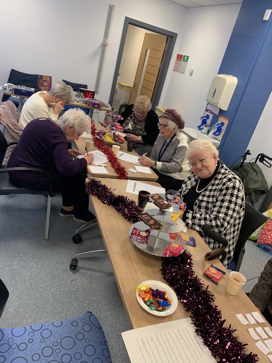 OldhamRoom's tweet photo. Lovely festive morning for @OldhamRoom with the Lower Leg Festive Social 🎄🎅🏻 bingo, raffle, quiz and refreshments- lovely way to spread some Christmas cheer @zoeleanne111 @ExpTeamNCA @OldhamCO_NHS @Michell25211234 @LegsMatter https://t.co/xoDDpPVFOv