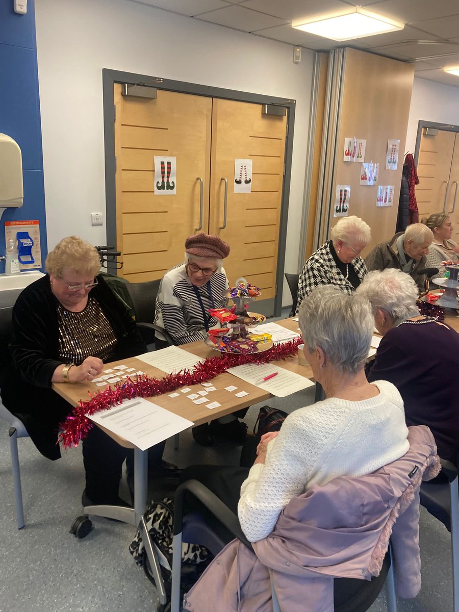 OldhamRoom's tweet photo. Lovely festive morning for @OldhamRoom with the Lower Leg Festive Social 🎄🎅🏻 bingo, raffle, quiz and refreshments- lovely way to spread some Christmas cheer @zoeleanne111 @ExpTeamNCA @OldhamCO_NHS @Michell25211234 @LegsMatter https://t.co/xoDDpPVFOv