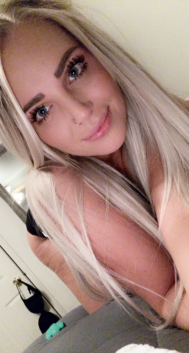 Missjoyy1's tweet photo. Happy hump day ❤️

RT if you wanna get behind this hump https://t.co/kj4AdQ4EXD