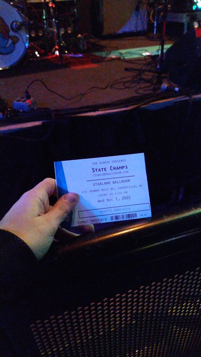 dani ↯ tweet media