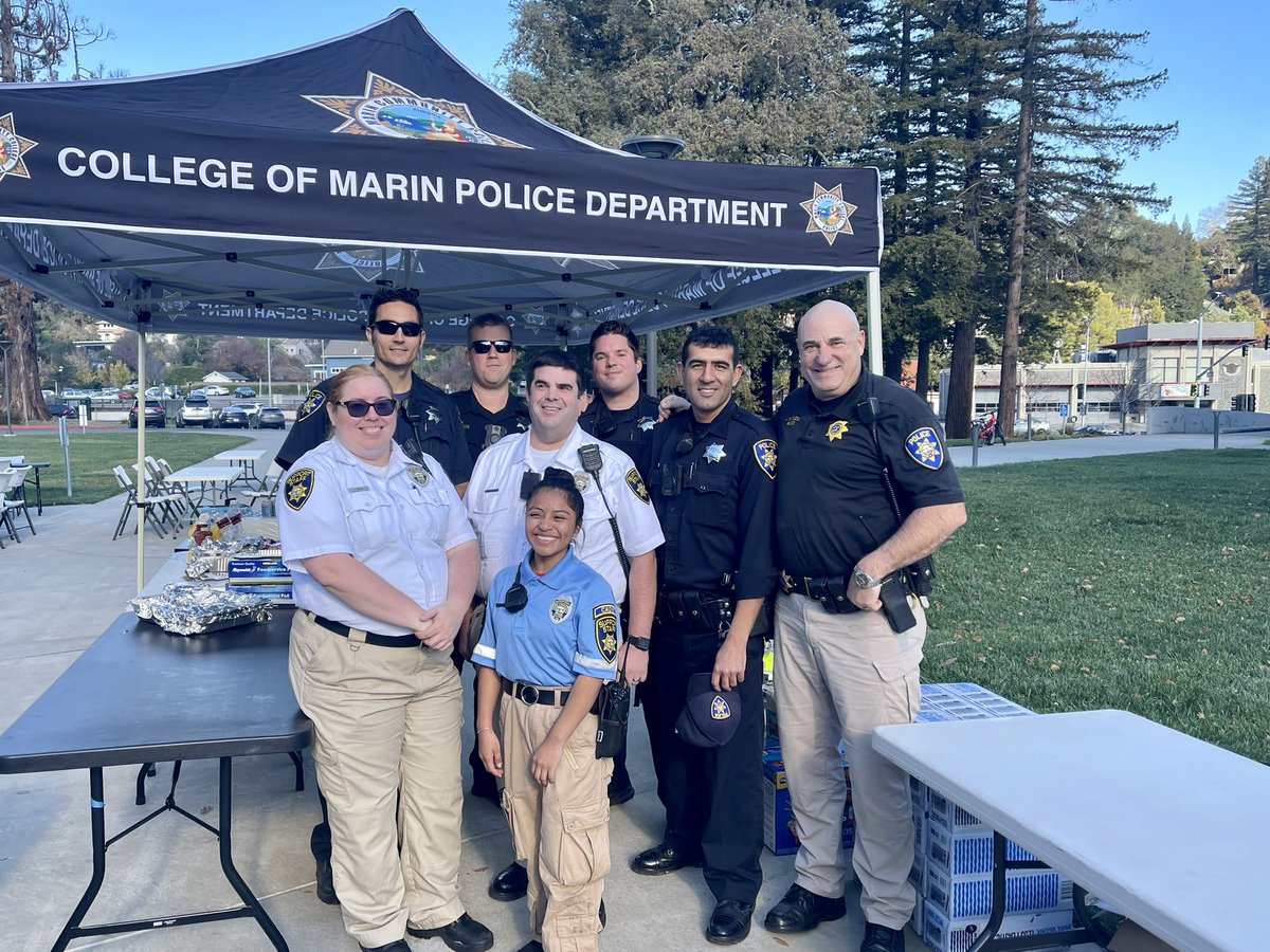 ChiefMarozick's tweet photo. Students and employees took a break from preparing for finals and enjoyed a free BBQ lunch prepared and served by COM's Campus Police Department. With finals approaching, we hope to take one thing off students' minds, while interacting positively with the Campus Police Department https://t.co/urqL3vbzbx