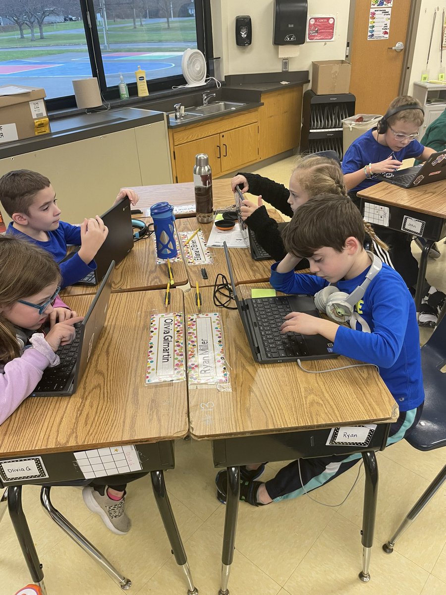 JKThompson5's tweet image. Yesterday I got to teach a little writing w/some Google Slide skills thrown in w/ Mrs.Richardson. The kids cheered.❤️ These 2nd graders learned so fast &amp;amp; asked the BEST questions! #edTech #techforlittles #purpose #GoogleSkills
