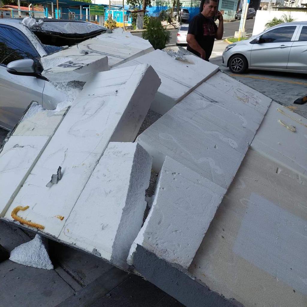DrMocci's tweet photo. Esto ocurrió en el P.H. ÁTHAS. Que está sucediendo con los edificios en Panamá. ¿Son seguros? #edificiosseguros #panama #ULTIMAHORA https://t.co/Dbbb7REipX