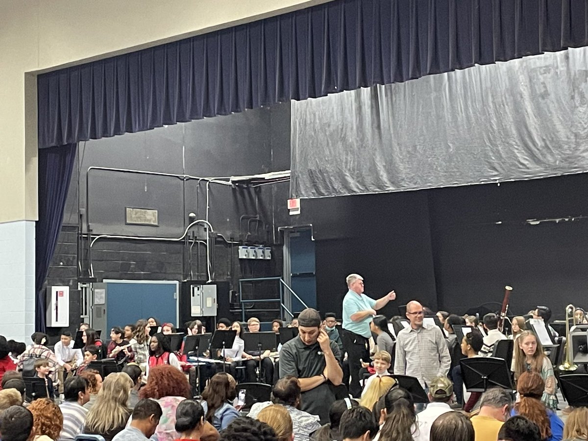 SBradleySMS's tweet photo. Southaven Middle School Band Concert! Very proud of all of these students. #chargingtowardexcellence https://t.co/iIKiOA55dM