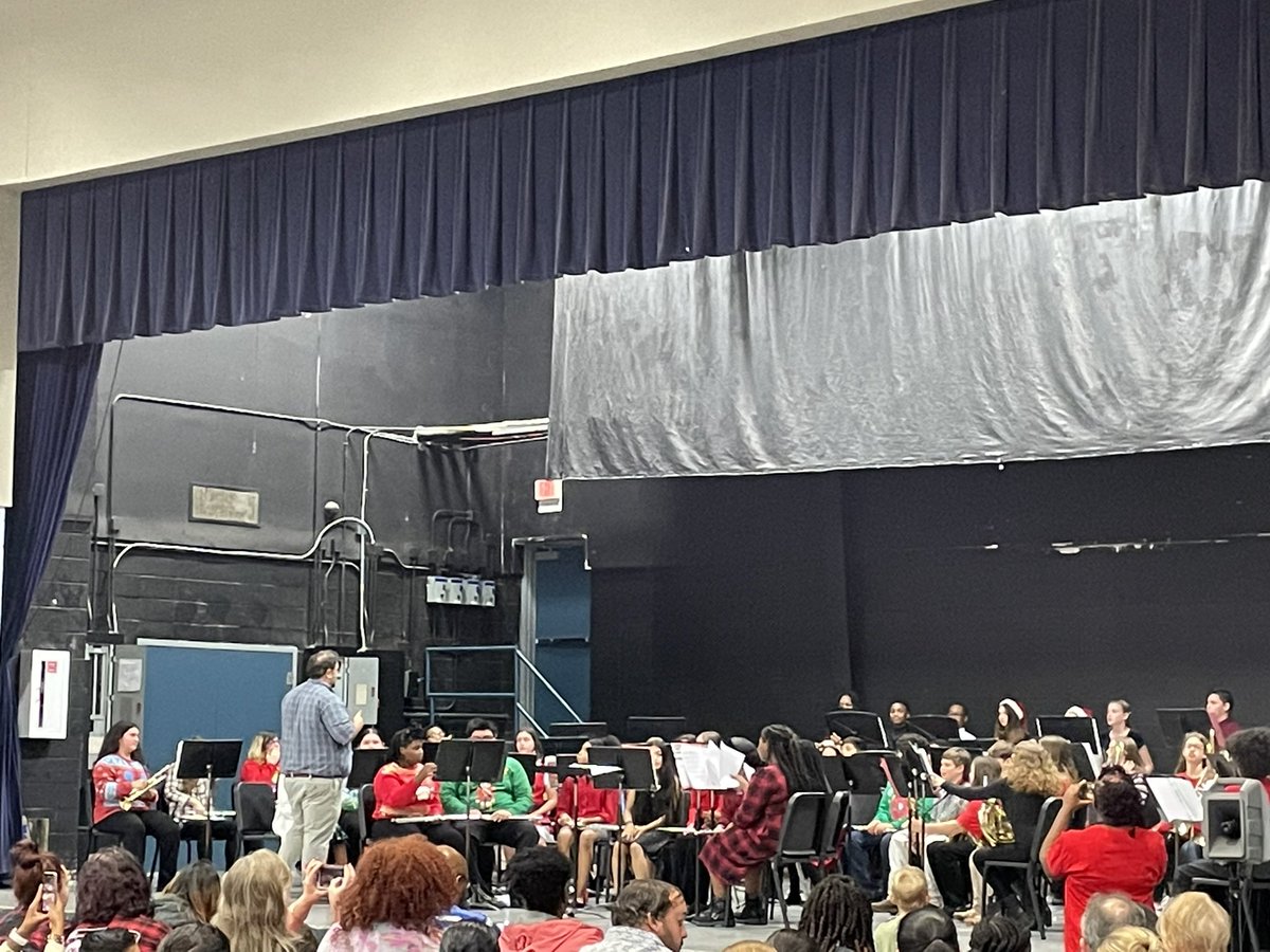 SBradleySMS's tweet photo. Southaven Middle School Band Concert! Very proud of all of these students. #chargingtowardexcellence https://t.co/iIKiOA55dM