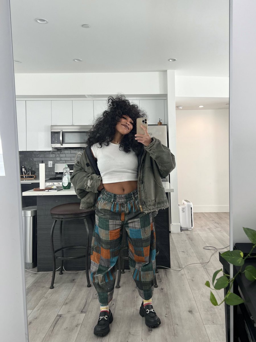 Kieraplease's tweet photo. qotd: what’s funnier than 24? https://t.co/CzrZr1uMZy