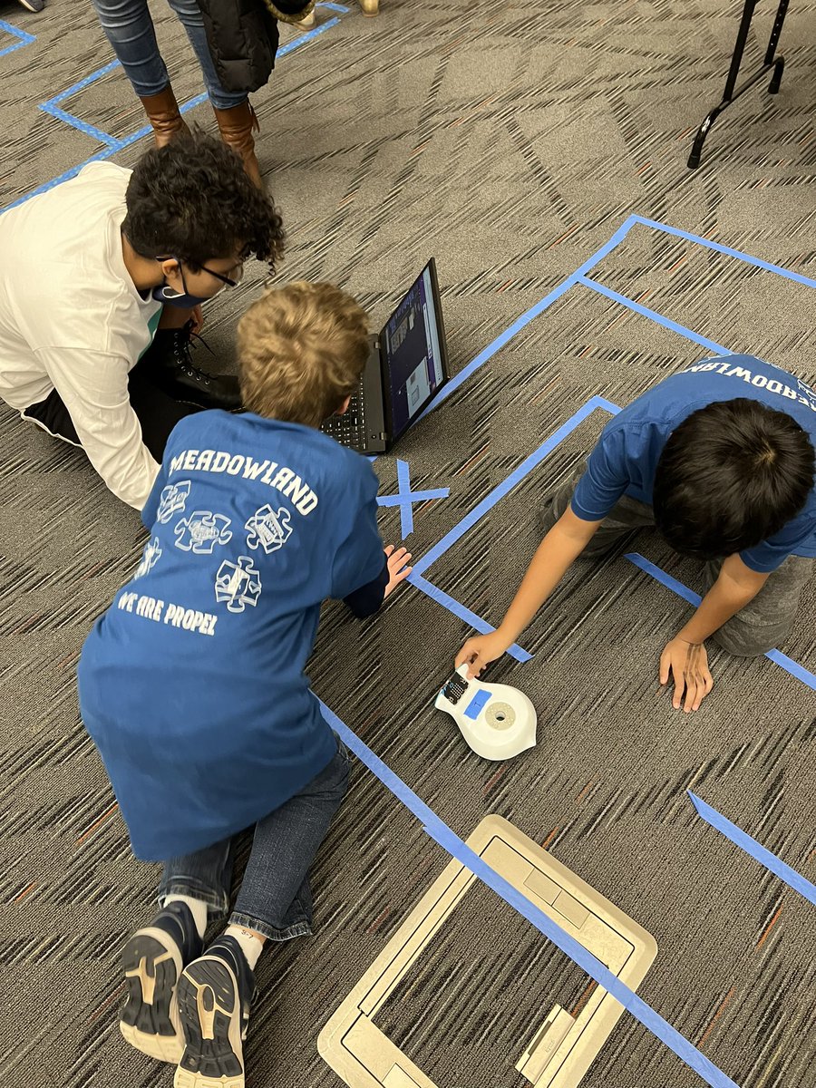 Spending time with #HourOfCode at Academies of Loudoun. Our young PROPELLERS from <a href="/MeadowlandElem/">MeadowlandElem</a> are having a blast.