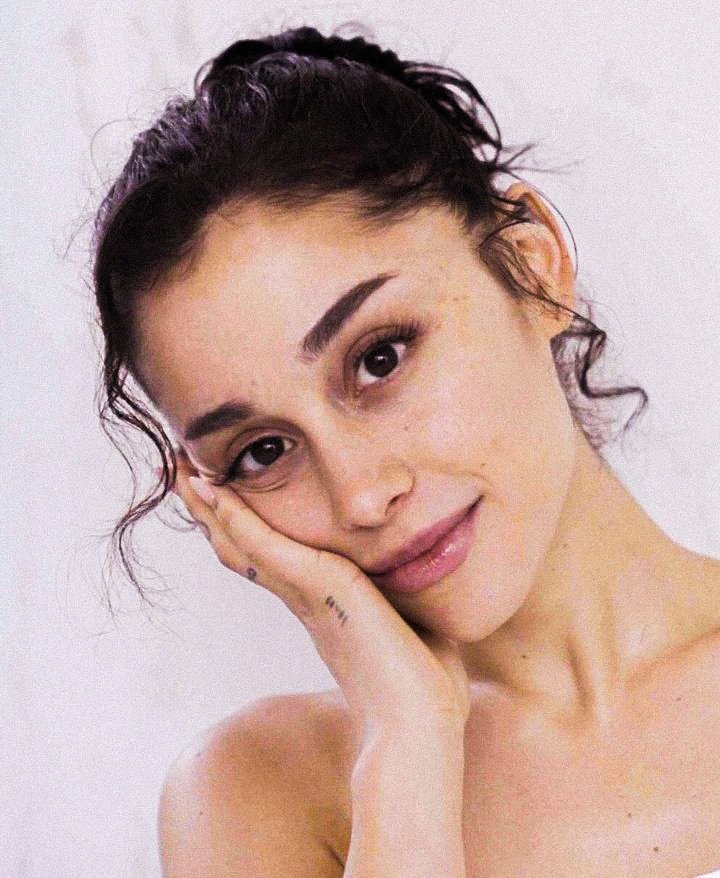 juridicoariola's tweet photo. ela provando ser a mulher mais linda do mundo mesmo sem maquiagem https://t.co/U89MnlQUIb
